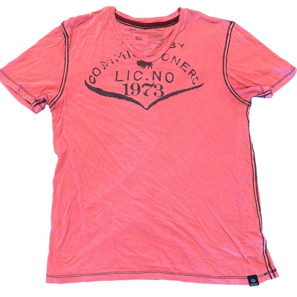 Buffalo David Bitton Mens V-Neck Graphic T-Shirt Pink Large Commissioners 1973